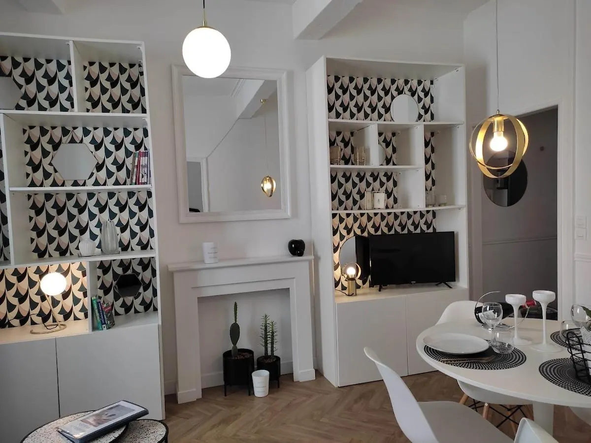 Plein Centre De Vienne Avec Balcon Apartment
